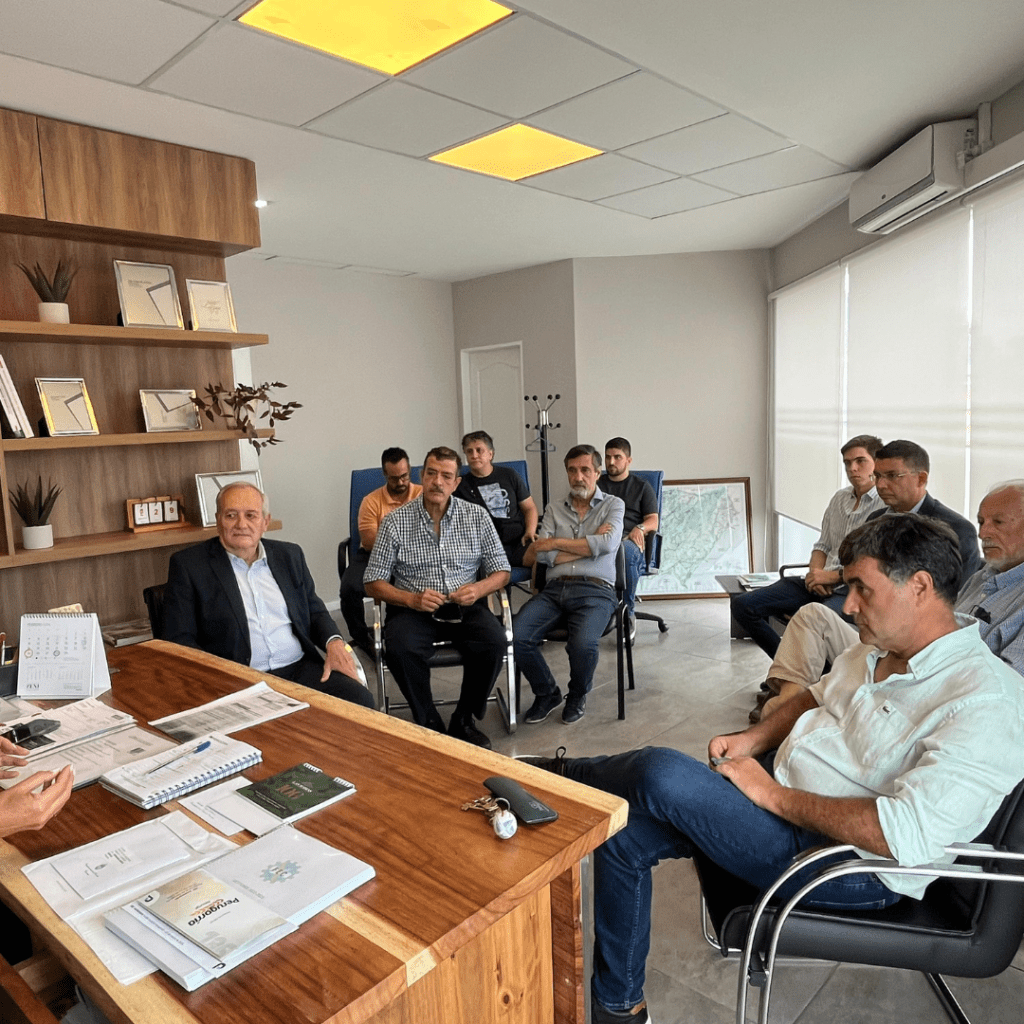 Reunión Ministra Gabur APICC créditos